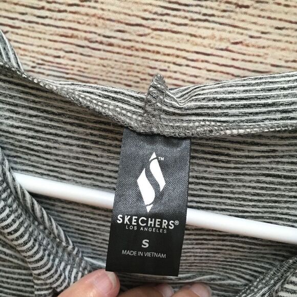 SKECHERS GODRI HOODED TOP IN GRAY HARMONY STRIPE - Picture 3 of 3